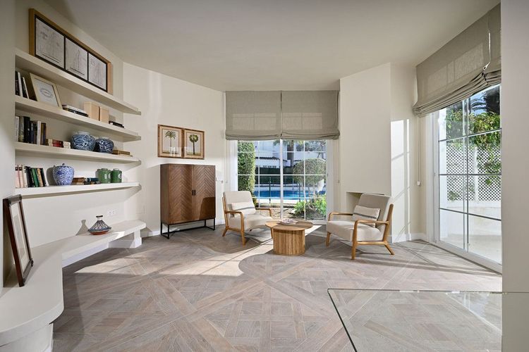 Apartment | Resale in Elviria in Elviria, Costa del Sol - Photo 2