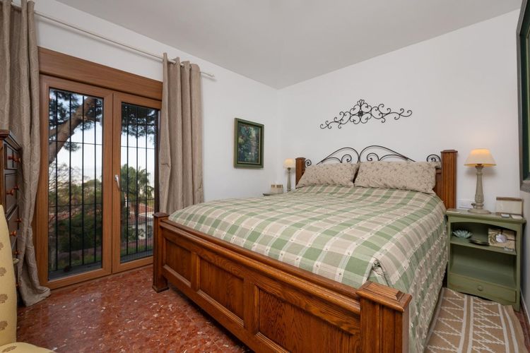 House | Resale in Alhaurín el Grande in Alhaurín el Grande, Costa del Sol - Photo 3