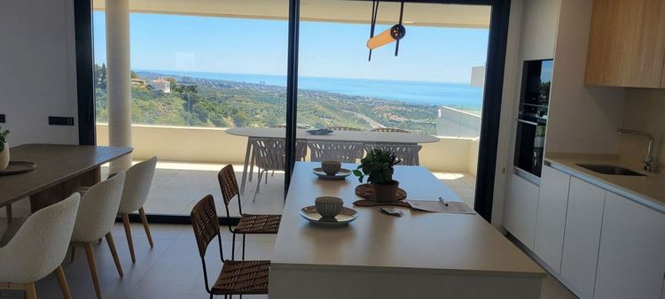 Penthouse | Resale in Altos de los Monteros in Altos de los Monteros, Costa del Sol - Photo 4