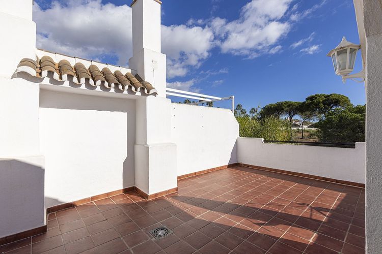 House | Resale in Elviria in Elviria, Costa del Sol - Photo 3