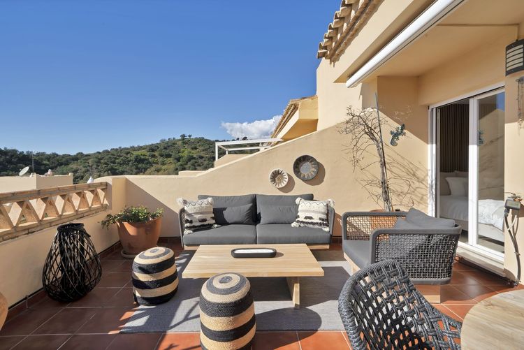 Apartment | Resale in Elviria in Elviria, Costa del Sol - Photo 5
