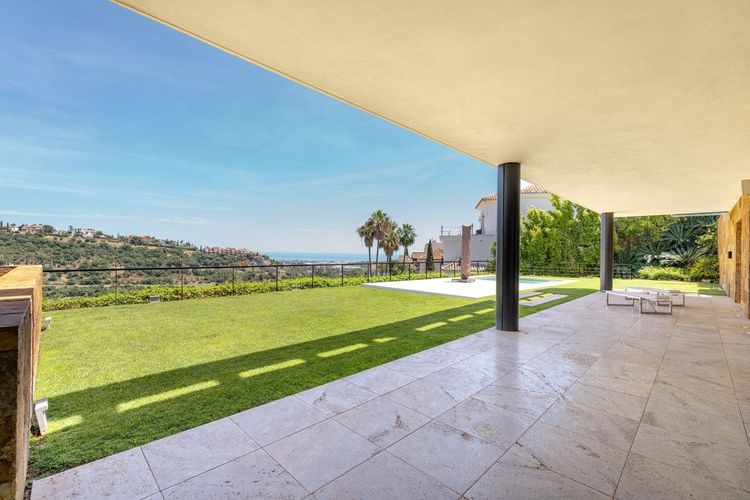 House | Resale in Los Arqueros in Los Arqueros, Los Arqueros-Puerto del Almendro, Costa del Sol - Photo 4