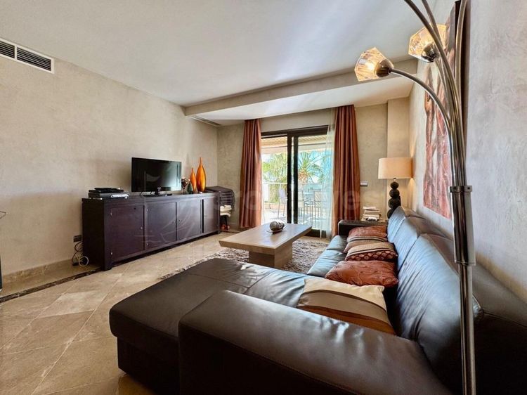 Apartment | Resale in La Duquesa in La Duquesa, Costa del Sol - Photo 3