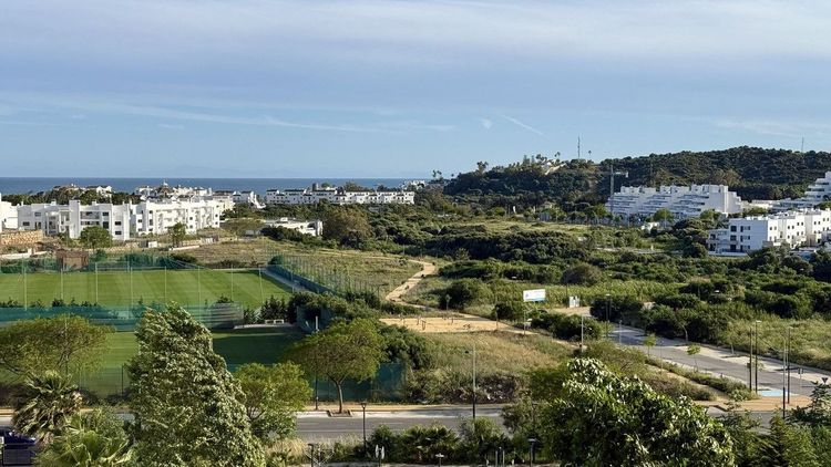 Penthouse | Resale in Estepona in Estepona, Costa del Sol - Photo 4