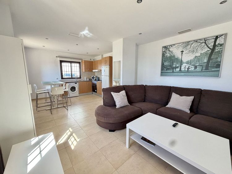 Apartment | Resale in Fuengirola in Fuengirola Others, Costa del Sol - Photo 2