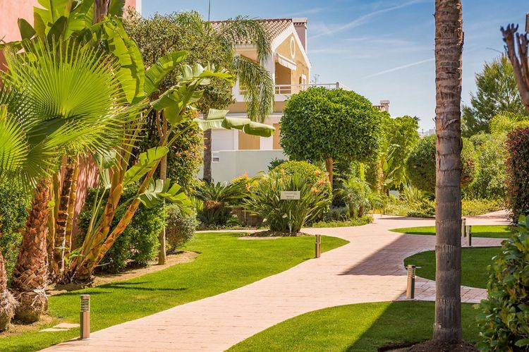 Apartment | Resale in El Paraiso in El Paraiso, Costa del Sol - Photo 4