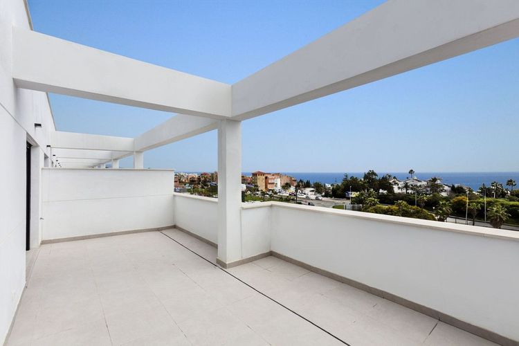 Penthouse | Resale in Estepona in Estepona, Costa del Sol - Photo 3