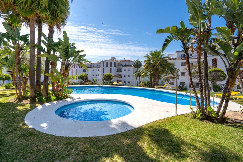 Apartment | Resale in Calahonda in Calahonda, Costa del Sol - Main property photo