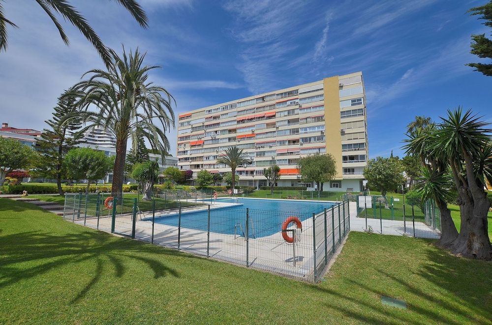 Apartment | Resale in Benalmadena Costa in Benalmadena Costa, Costa del Sol - Main property photo