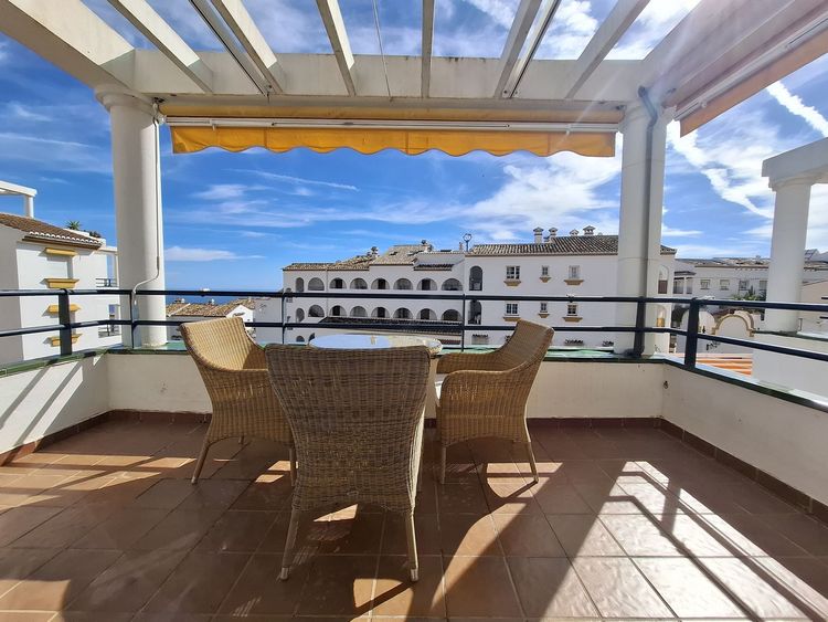 Apartment | Resale in Benalmadena in Benalmadena Others, Costa del Sol - Photo 2