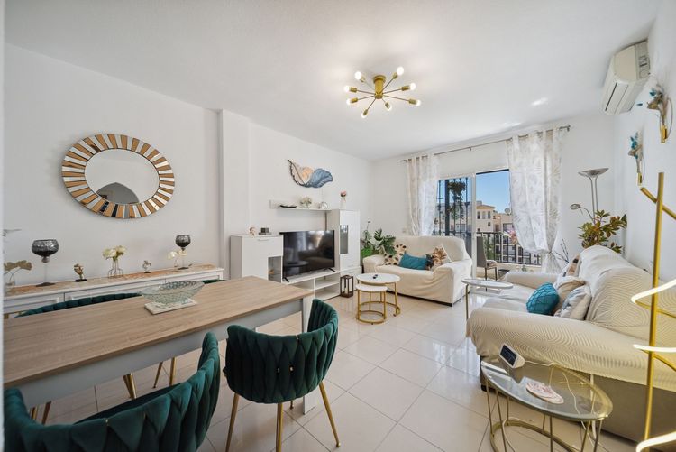 Apartment | Resale in Torremolinos in Torremolinos, Costa del Sol - Photo 4