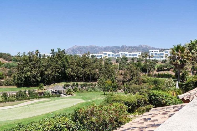 House | Resale in Marbella in Marbella Others, Costa del Sol - Photo 2