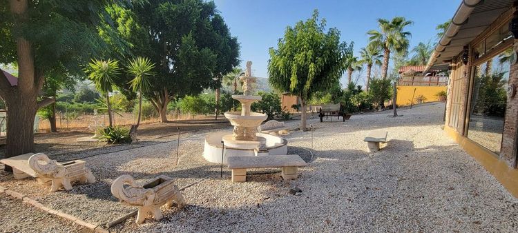 House | Resale in Pizarra in Pizarra, Costa del Sol - Photo 5