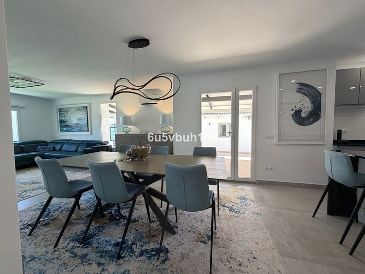 House | Resale in Benalmadena Costa in Benalmadena Costa, Costa del Sol - Photo 5