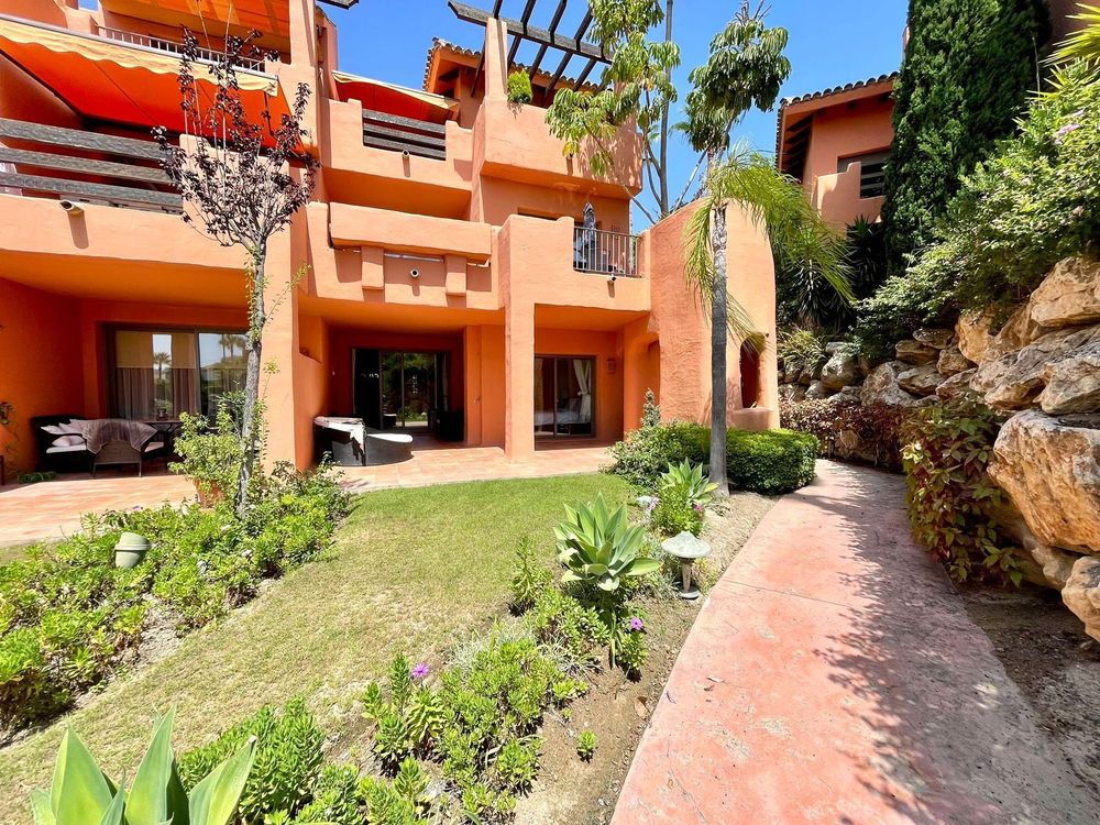 Apartment | Resale in New Golden Mile in New Golden Mile, Costa del Sol - Main property photo
