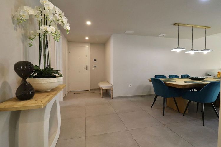 Apartment | Resale in Elviria in Elviria, Costa del Sol - Photo 5