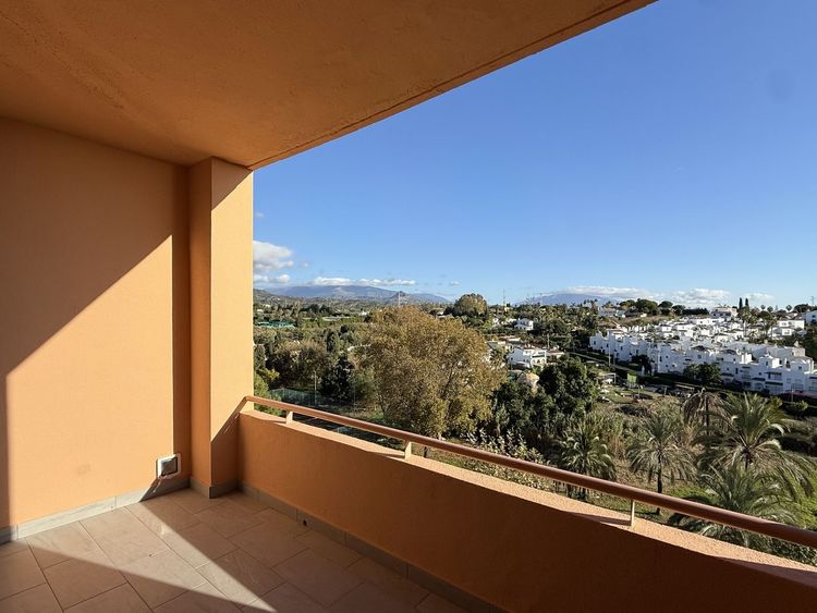 Apartment | Resale in Estepona in Estepona, Costa del Sol - Photo 2