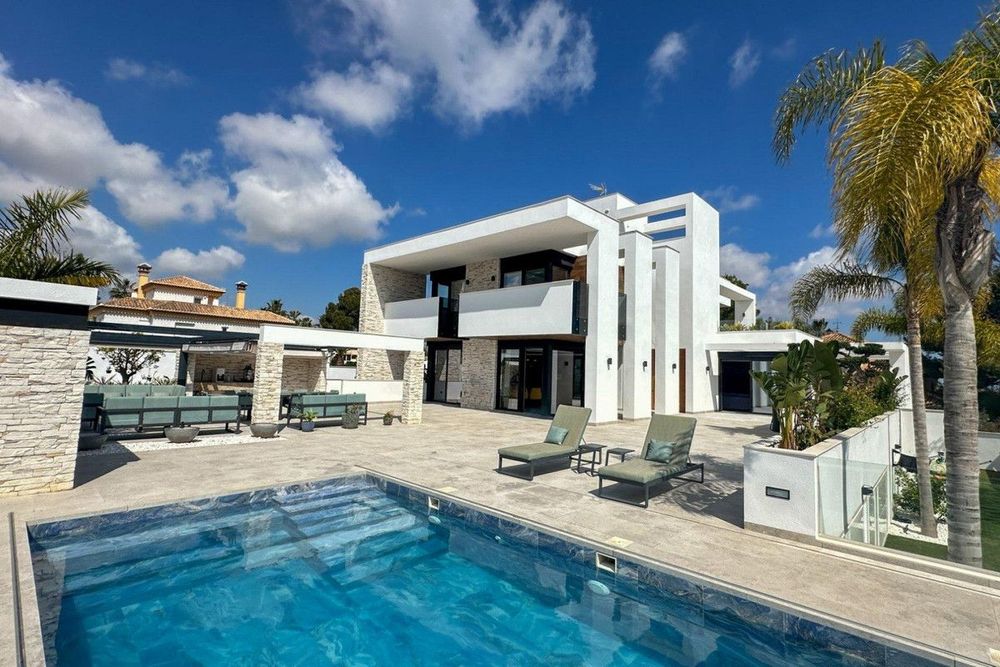 House | Resale in Villamartin in Villamartin, Costa Blanca - Main property photo