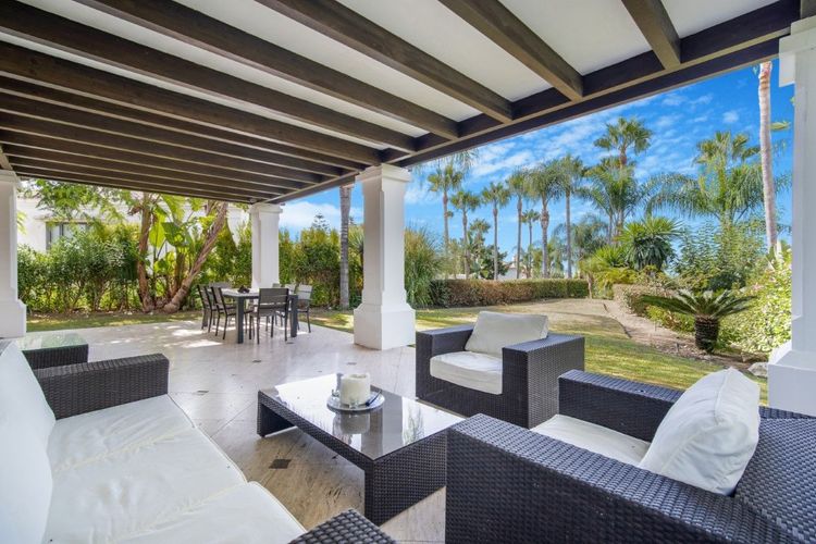 House | Resale in The Golden Mile in The Golden Mile, Costa del Sol - Photo 2