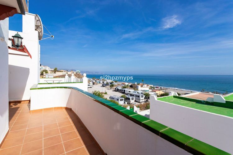 House | Resale in Torrox in Torrox, Costa del Sol - Photo 4