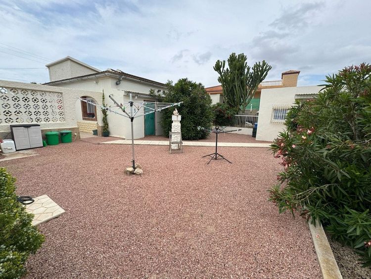 House | Resale in La Marina in La Marina, Costa Blanca - Photo 2
