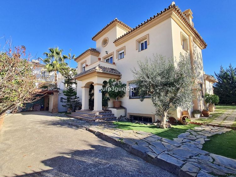 House | Resale in Sierrezuela - Development photo 1