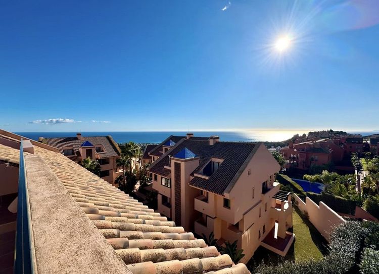 Penthouse | Resale in Calahonda - Development photo 1