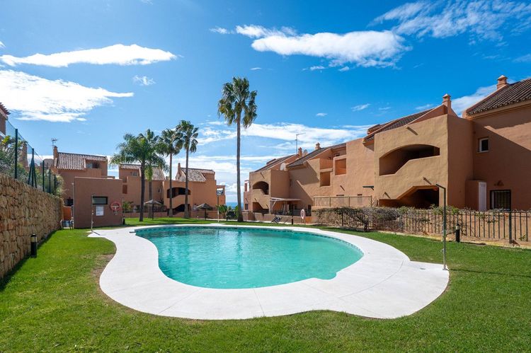 Apartment | Resale in Elviria - Development photo 1