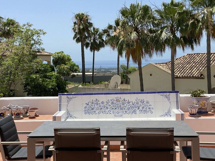 House | Resale in Los Arqueros in Los Arqueros, Costa del Sol - Photo 3