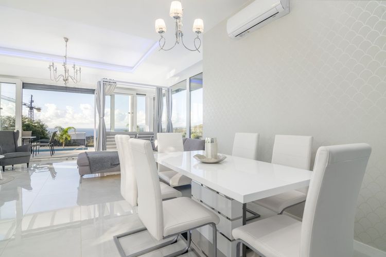 House | Resale in Torreguadiaro in Torreguadiaro, Costa del Sol - Photo 2