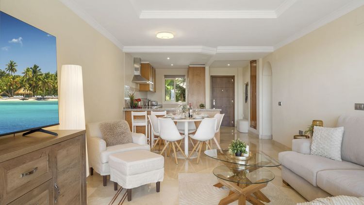 Apartment | Resale in Nueva Andalucía in Nueva Andalucía Others, Costa del Sol - Photo 3