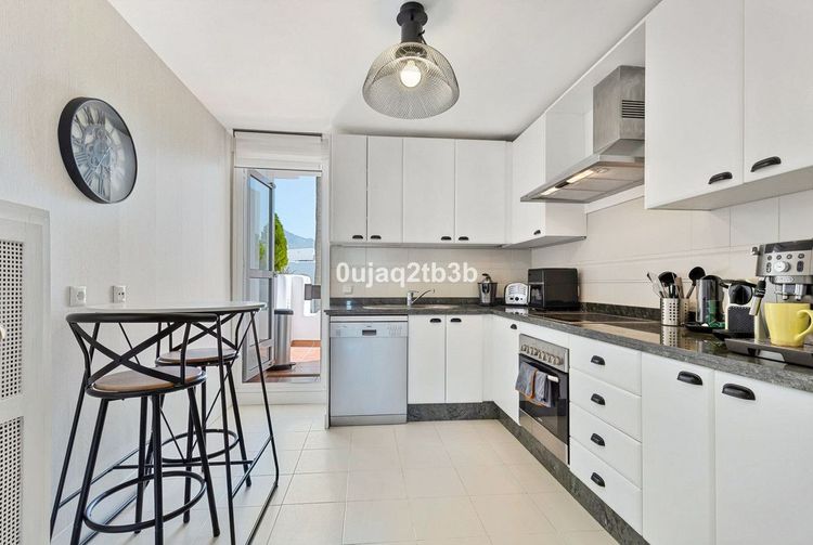 Apartment | Resale in Aloha in Aloha, Nueva Andalucía, Costa del Sol - Photo 4