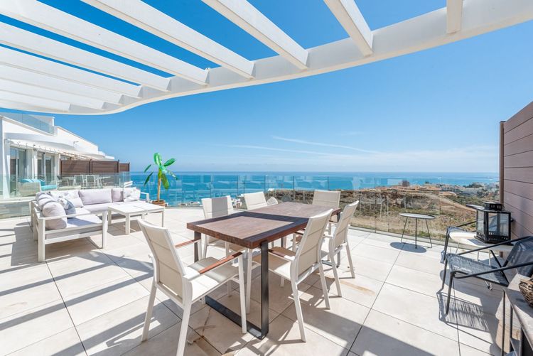 Apartment | Resale in Fuengirola in Fuengirola, Costa del Sol - Photo 2