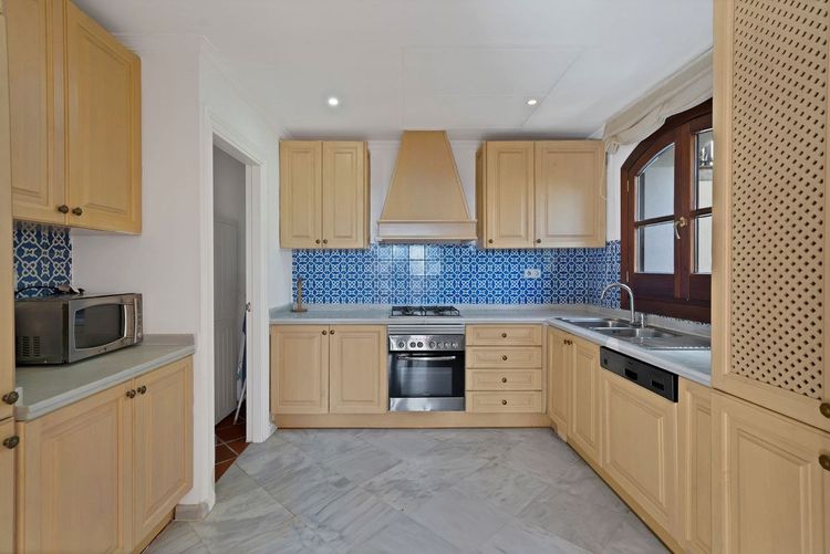 House | Resale in Benahavís in Benahavís Others, Costa del Sol - Photo 5