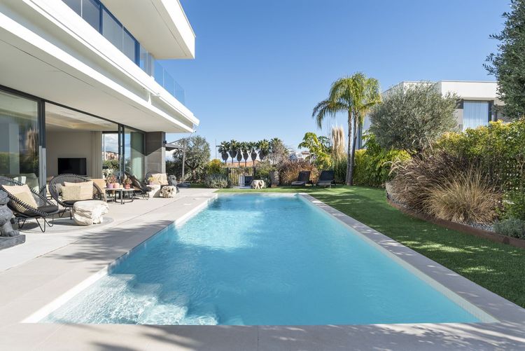 House | Resale in La Duquesa in La Duquesa, Costa del Sol - Photo 3