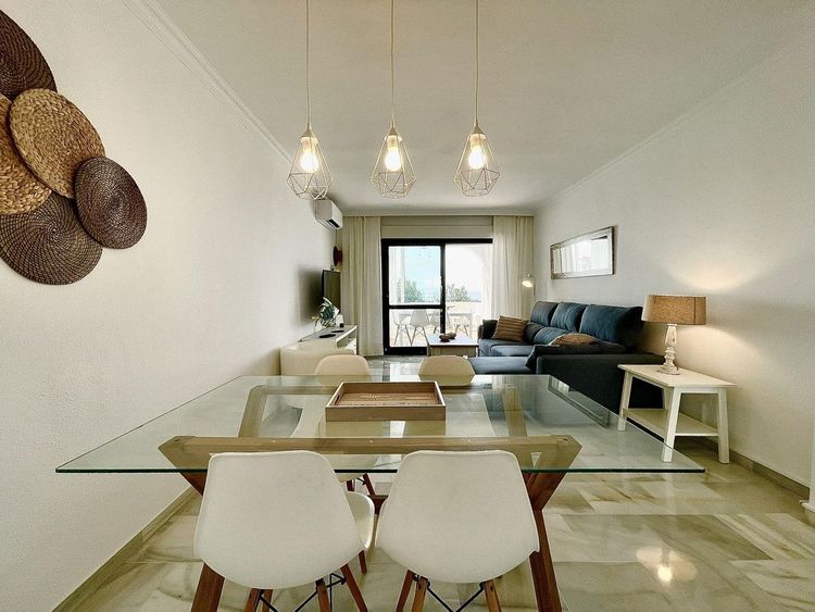 House | Resale in Calahonda in Calahonda, Costa del Sol - Photo 4