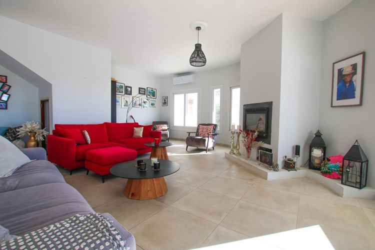House | Resale in El Chaparral in El Chaparral, Costa del Sol - Photo 5
