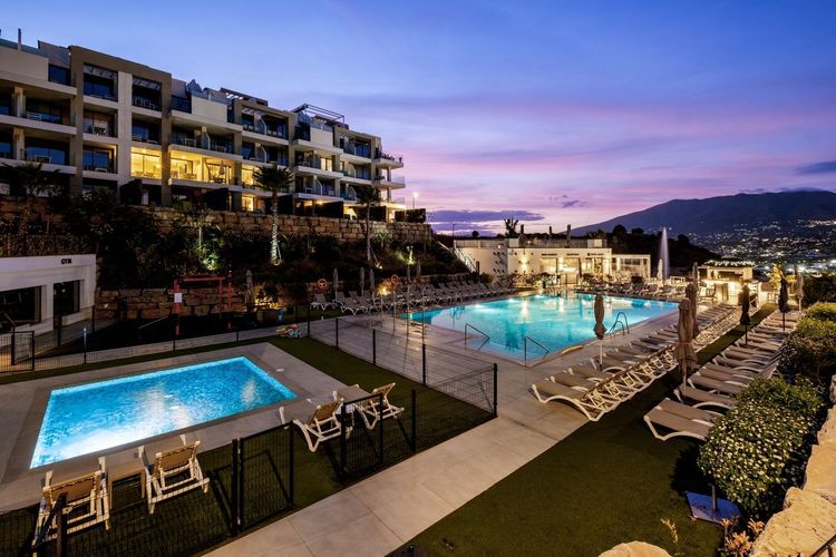 listing card gallery