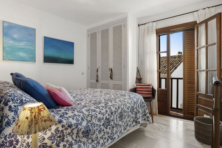 House | Resale in Estepona in Estepona, Costa del Sol - Photo 5