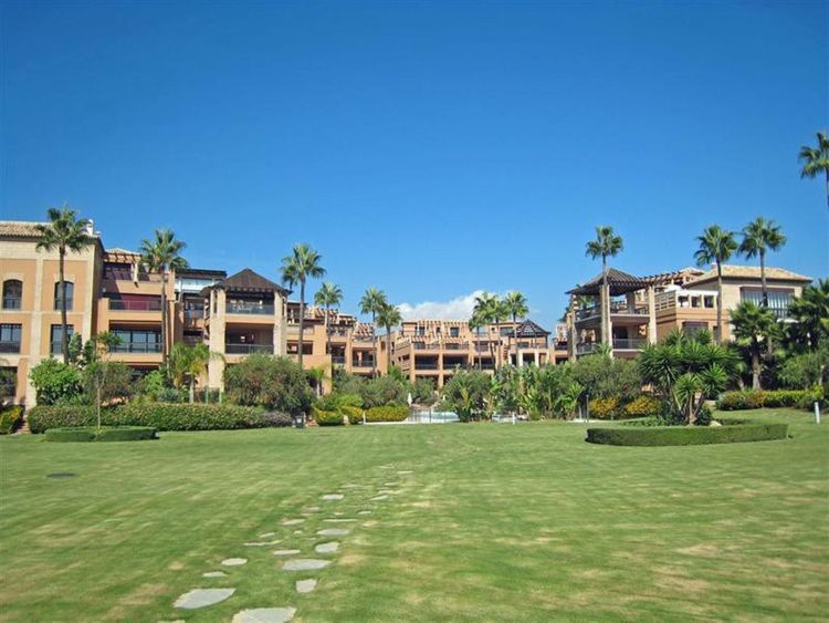 Apartment | Resale in San Pedro de Alcántara in San Pedro de Alcántara Others, Costa del Sol - Photo 2