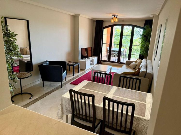 Apartment | Resale in Los Arqueros in Los Arqueros, Costa del Sol - Photo 2