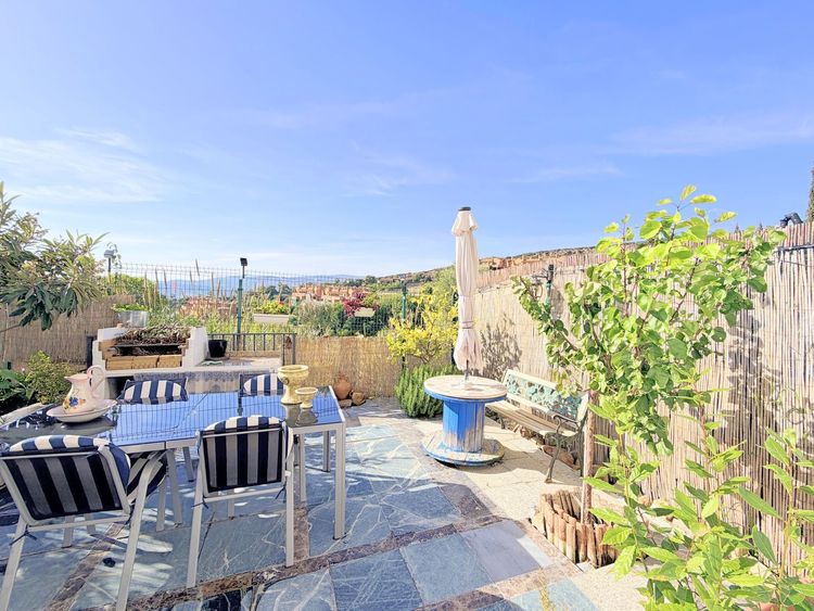 Apartment | Resale in Casares Playa in Casares Playa, Costa del Sol - Photo 2