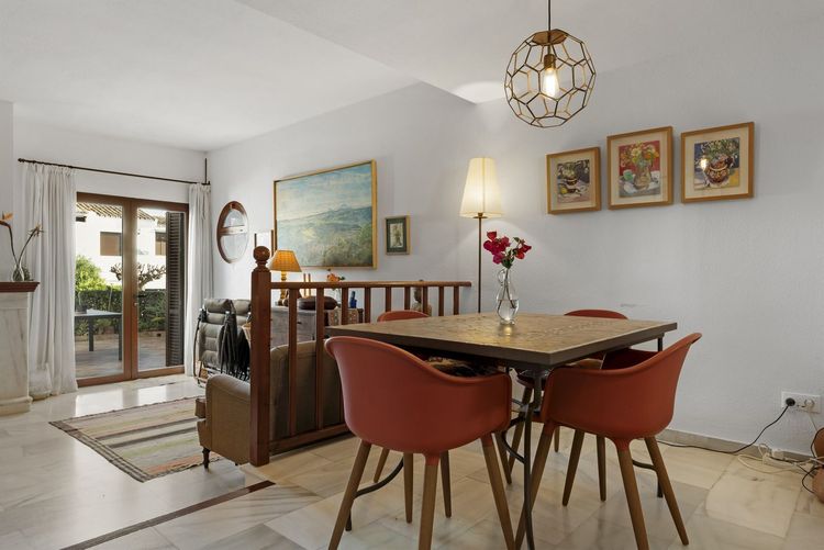 House | Resale in Estepona in Estepona, Costa del Sol - Photo 4