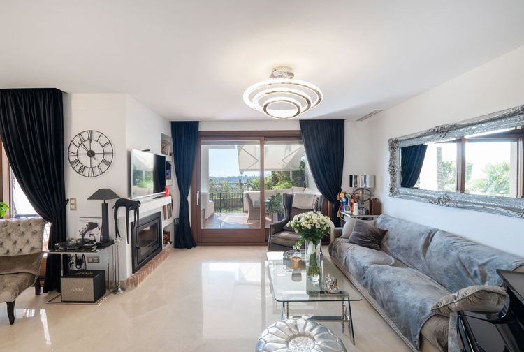 House | Resale in Benahavís in Benahavís Others, Costa del Sol - Photo 3