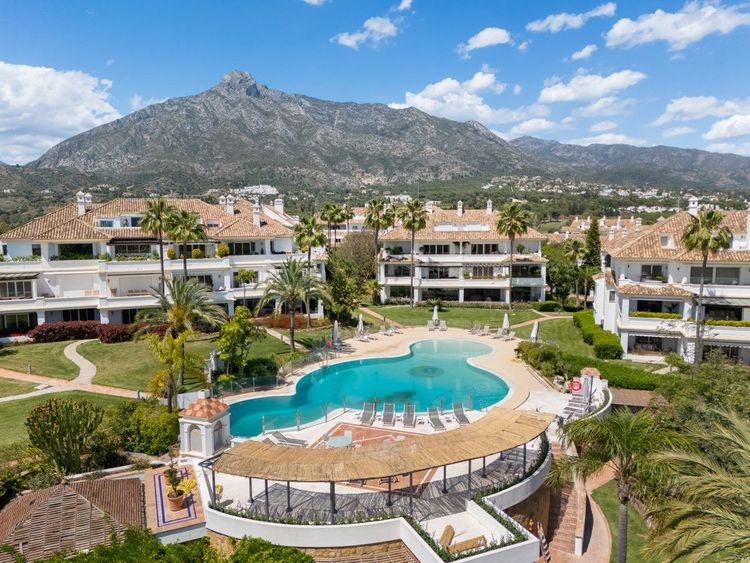 Apartment | Resale in The Golden Mile in The Golden Mile, Costa del Sol - Photo 2