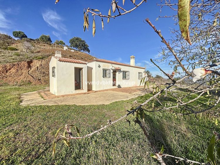 House | Resale in Colmenar in Colmenar, Costa del Sol - Photo 3
