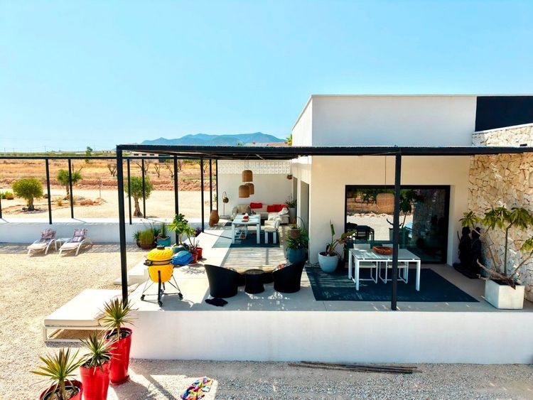 House | Resale in Pinoso in Pinoso, Costa Blanca - Photo 3