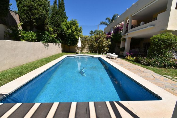 House | Resale in Guadalmina Alta in Guadalmina Alta, Costa del Sol - Photo 2
