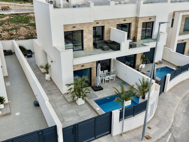 House | Resale in Los Montesinos in Los Montesinos, Costa Blanca - Photo 2