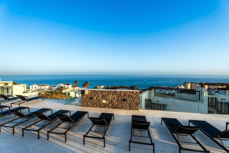 House | Resale in Torrox Costa in Torrox Costa, Costa del Sol - Photo 2